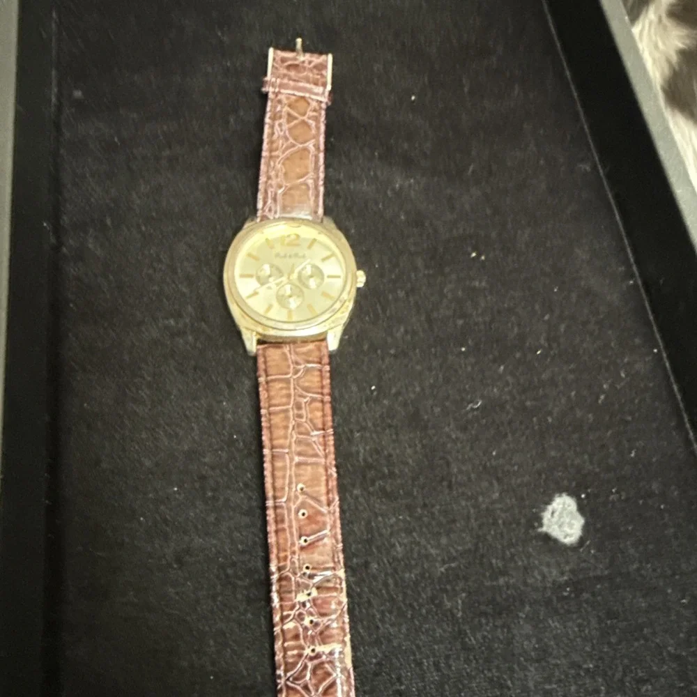 Peck & Peck Watch, Brown Buckle Band, Round Dial, Needs‎ Battery 4212